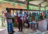 ඉන්දියානු සහනාධාර ලෙස ලැබුණු අත්‍යාවශ්‍ය ආහාර ද්‍රව්‍ය  බෙදා දීම